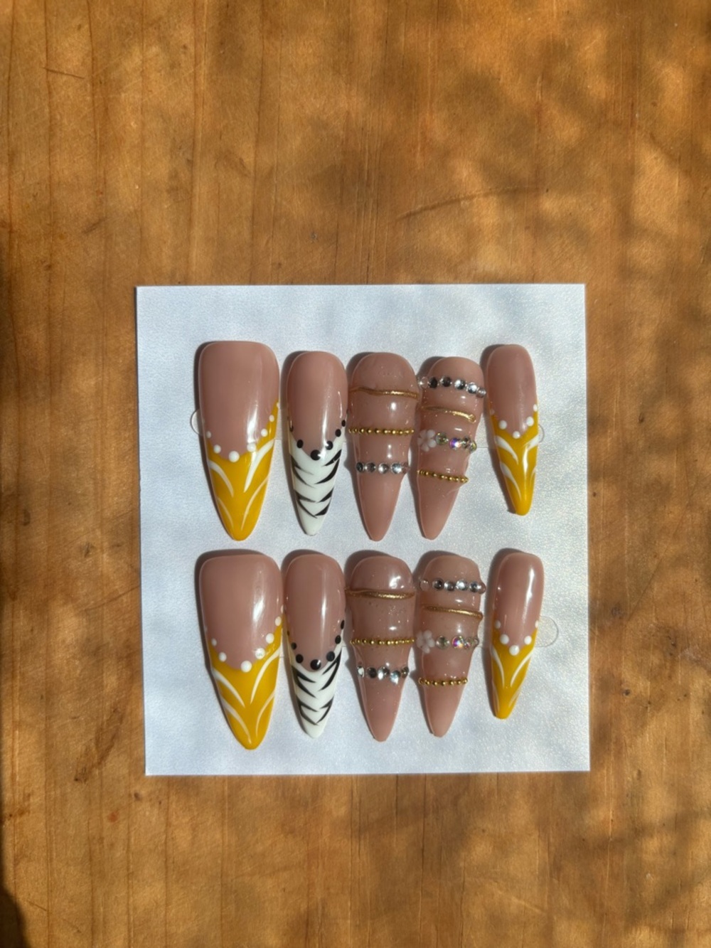 Press-On Nail Set 💛